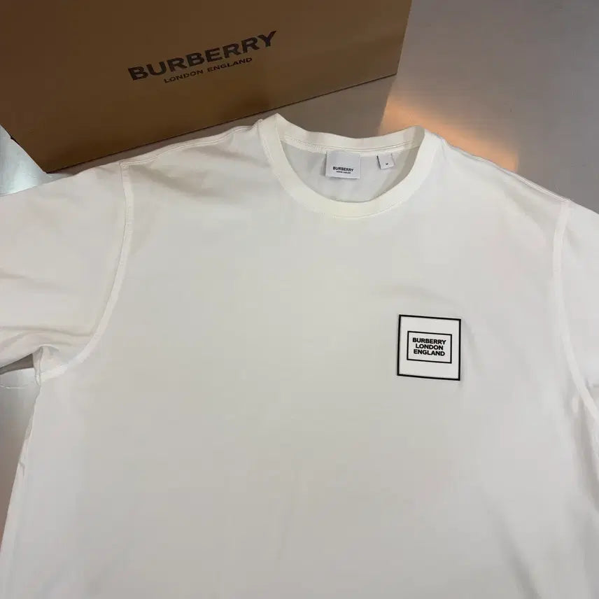 [BUNJANG] Burberry London England Logo Patch Short Sleeve T-Shirt / 버버리 런던 잉글랜드 로고 패치 반팔