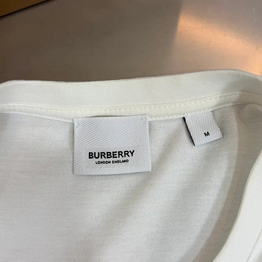 [BUNJANG] Burberry London England Logo Patch Short Sleeve T-Shirt / 버버리 런던 잉글랜드 로고 패치 반팔