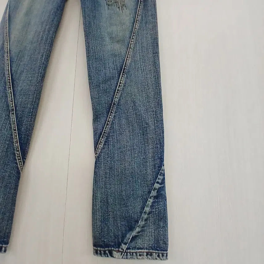 [BUNJANG] Denim Distressed Design Jeans / 데님 디스트로이드 디자인 청바지