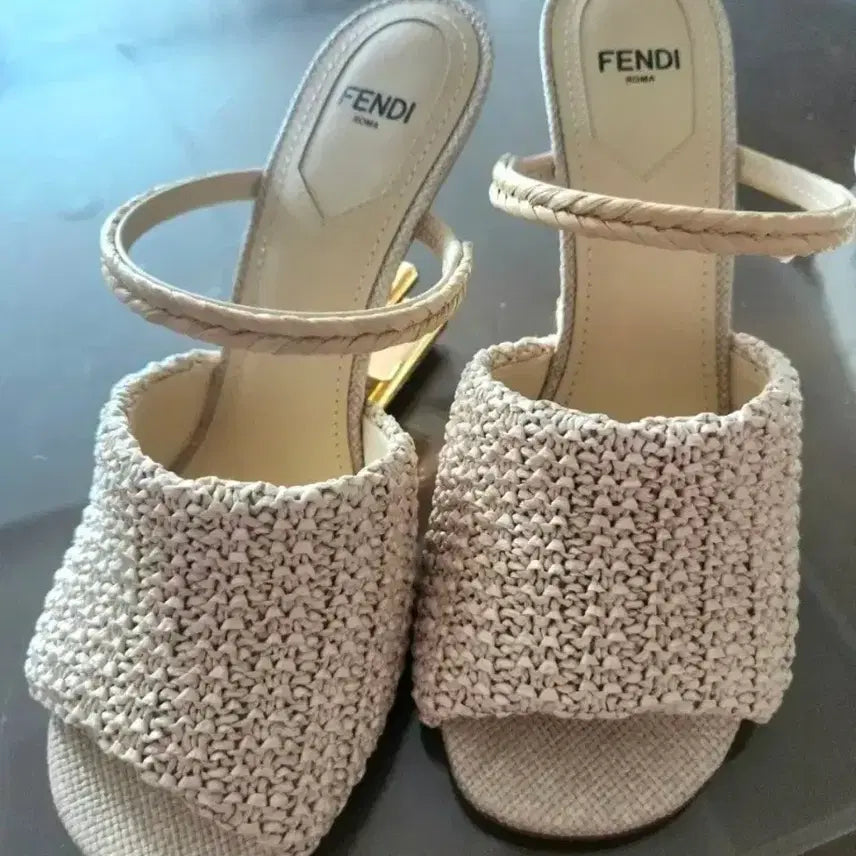 [BUNJANG] Fendi Open Toe Sandals Beige (Size 36) / 펜디 오픈토 샌들 베이지. 36사이즈(230)