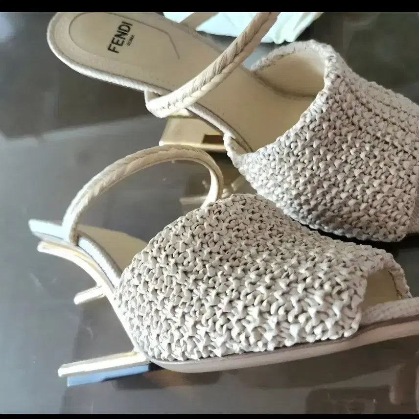 [BUNJANG] Fendi Open Toe Sandals Beige (Size 36) / 펜디 오픈토 샌들 베이지. 36사이즈(230)
