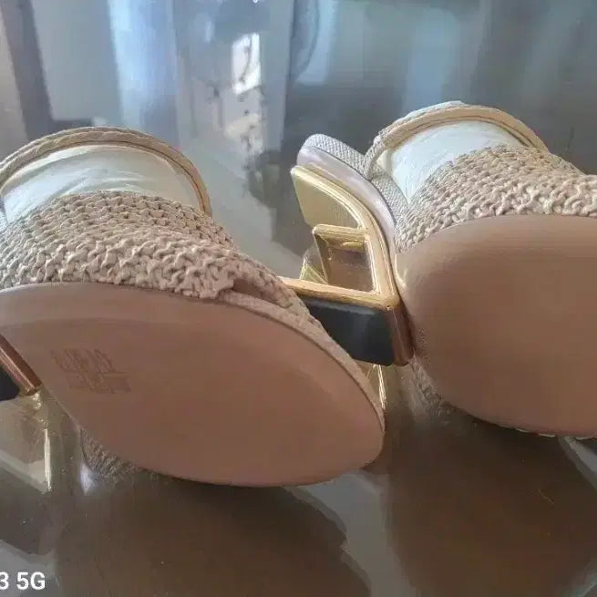 [BUNJANG] Fendi Open Toe Sandals Beige (Size 36) / 펜디 오픈토 샌들 베이지. 36사이즈(230)
