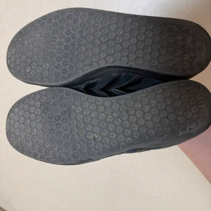 [BUNJANG] Adidas Gazelle Triple Black Sneakers / 아디다스 가젤 트리플 블랙