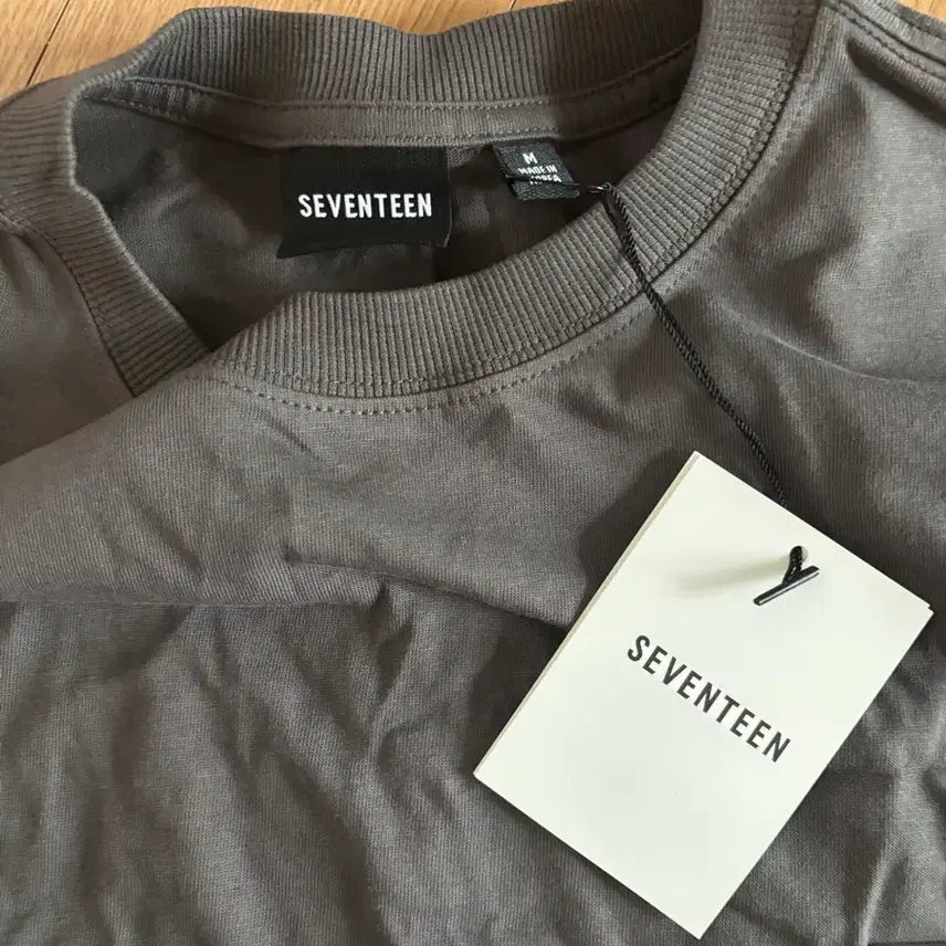 [BUNJANG] SEVENTEEN Caratland T-shirt / 세븐틴 캐럿랜드 반팔