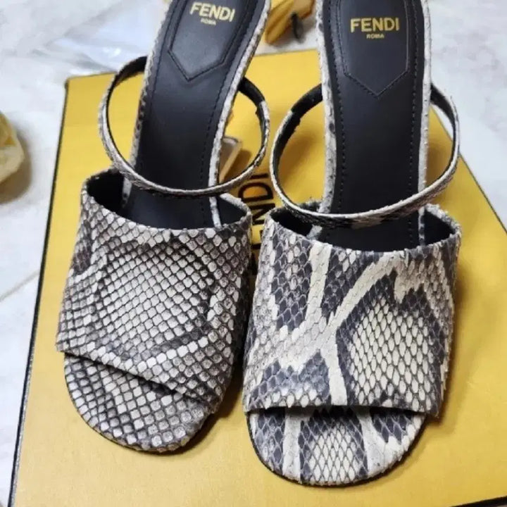 [BUNJANG] Fendi First Python Sandals / 펜디 퍼스트 파이톤 샌들 슬리퍼 37사이즈