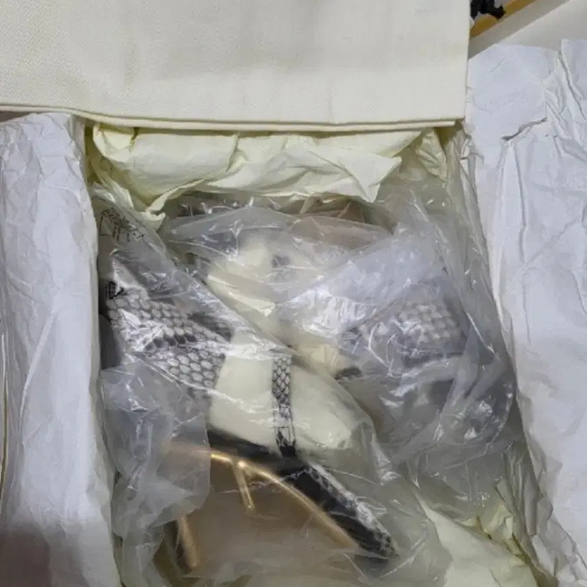 [BUNJANG] Fendi First Python Sandals / 펜디 퍼스트 파이톤 샌들 슬리퍼 37사이즈