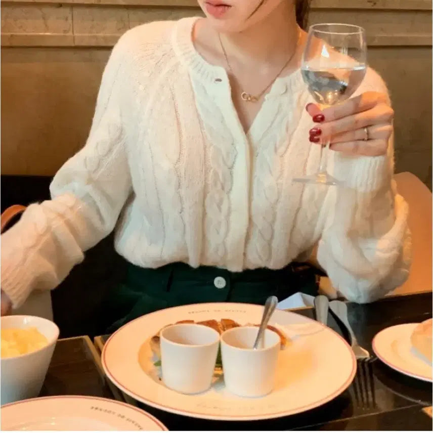 [SOLD OUT] 디스이즈 봄 모헤어 꽈배기 케이블 니트 가디건 아이보리 어베인 뮤트크레메