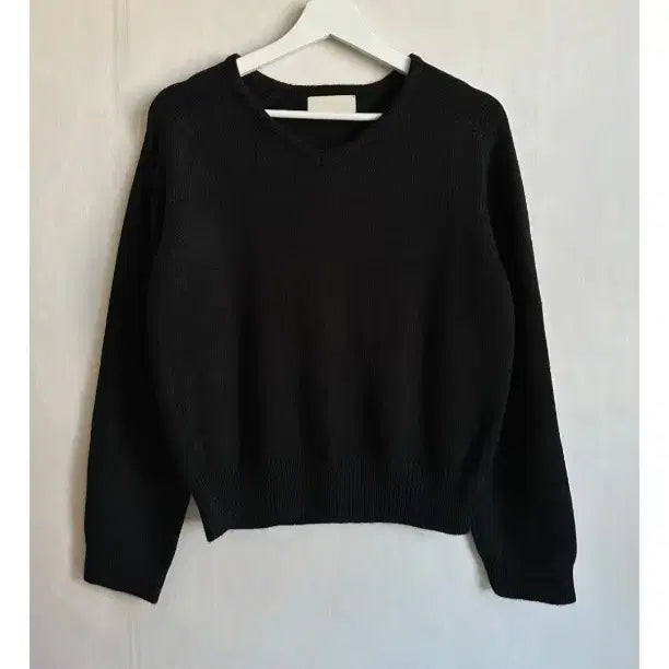 [BUNJANG] Find Foa V-Neck Knit Black / 파인드 포아 v-neck knit 블랙 브이넥 니트 에이블리 지그재그
