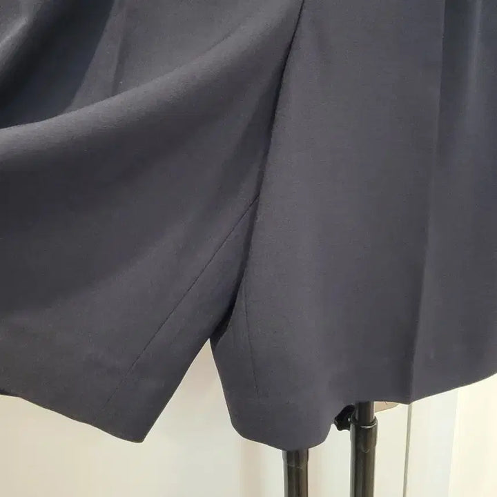 [BUNJANG] Morgan Navy Two-Tuck Wide Bermuda Shorts Size 66 / 모르간 네이비 투턱 와이드 반바지 버뮤다팬츠 66사이즈