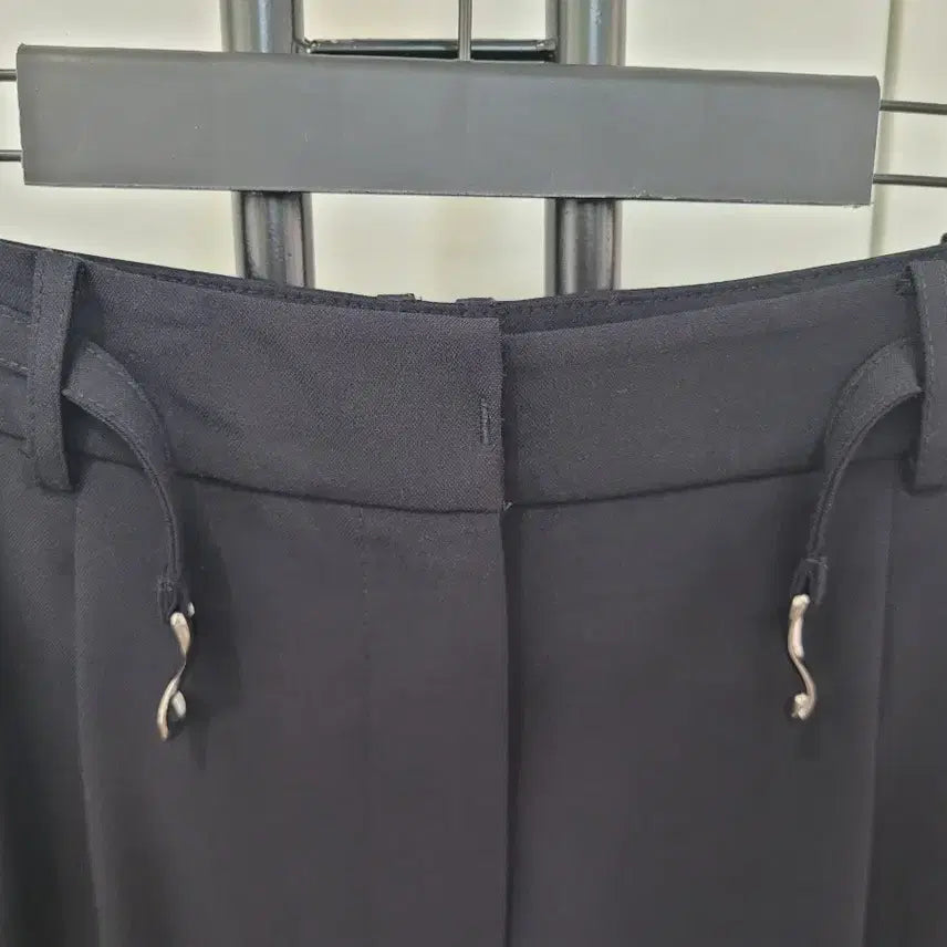 [BUNJANG] Morgan Navy Two-Tuck Wide Bermuda Shorts Size 66 / 모르간 네이비 투턱 와이드 반바지 버뮤다팬츠 66사이즈