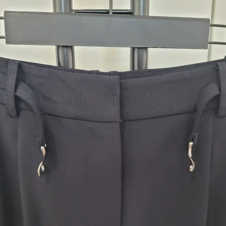 [BUNJANG] Morgan Navy Two-Tuck Wide Bermuda Shorts Size 66 / 모르간 네이비 투턱 와이드 반바지 버뮤다팬츠 66사이즈