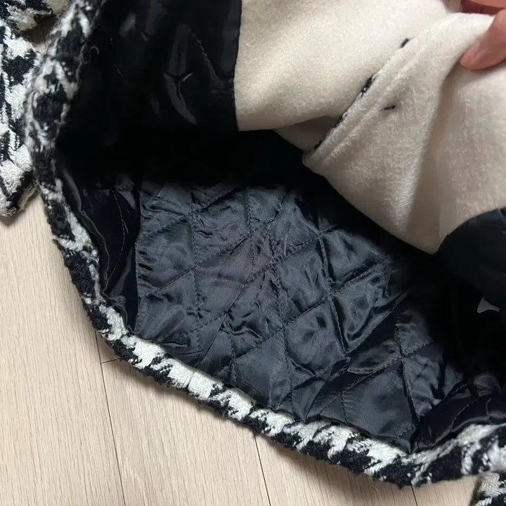 [BUNJANG] 더실루엣 하운드투스 울 캐시미어 배색카라 트위드자켓 퀼팅누빔안감하객룩시에 / 더실루엣 하운드투스 울 캐시미어 배색카라 트위드자켓 퀼팅누빔안감하객룩시에