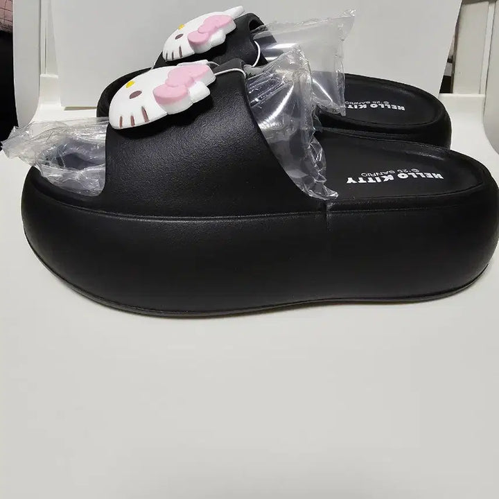[SOLD OUT] 헬로키티 블랙 통굽 슬리퍼 250mm(235~240추천)