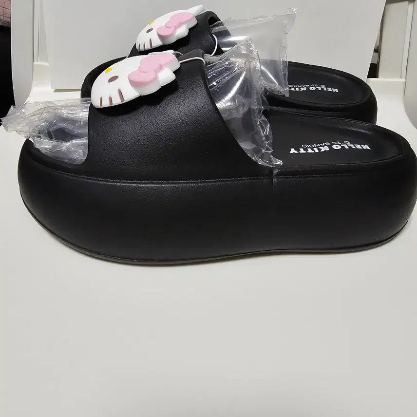 [SOLD OUT] 헬로키티 블랙 통굽 슬리퍼 250mm(235~240추천)