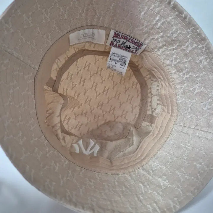[BUNJANG] MLB NY Yankees Beige Monogram Bucket Hat / MLB NY 양키스 베이지 모노그램 벙거지