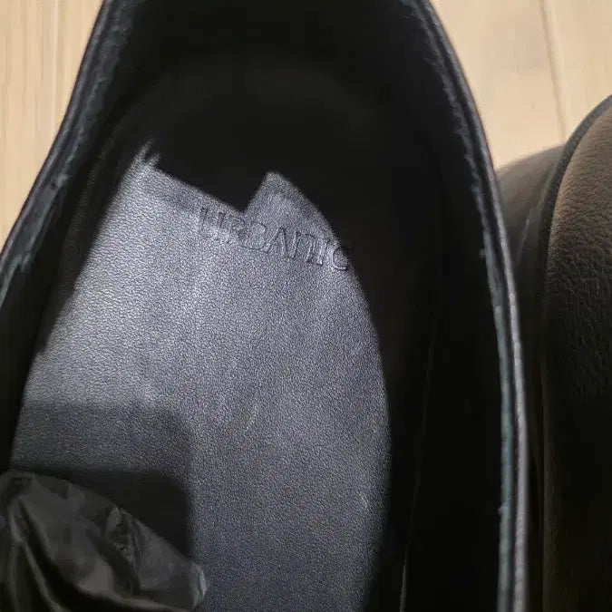 [BUNJANG] Urbanic Tyrolian Vibram Loafers Black / 얼바닉 티롤리안 비브람 로퍼 블랙