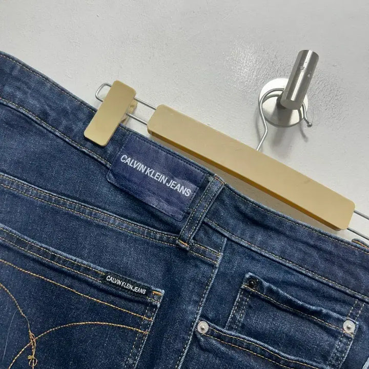 [BUNJANG] Calvin Klein Straight Fit Denim Pants / 캘빈클라인 진청 데님 바지 팬츠 일자핏 36
