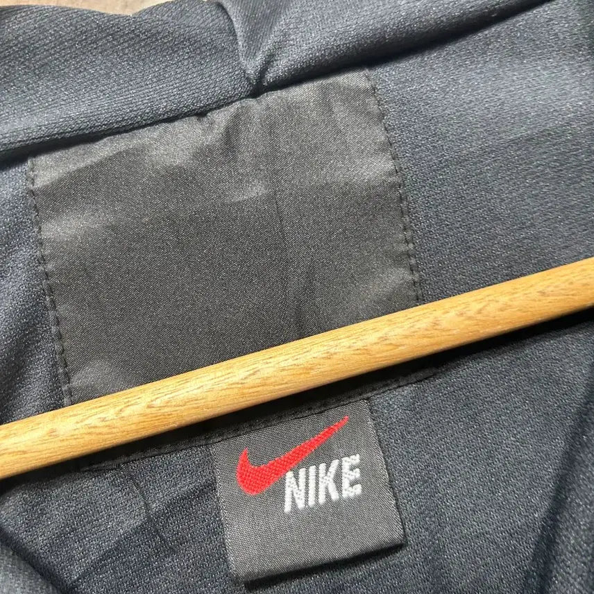 [SOLD OUT] 나이키 블랙 바람막이 후드 집업 올드스쿨 105