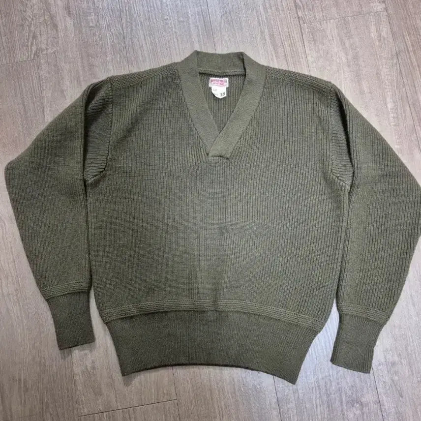 [BUNJANG] Bronson V-Neck Knit Sweater / 브론슨 V넥 니트 38사이즈(한귝100)