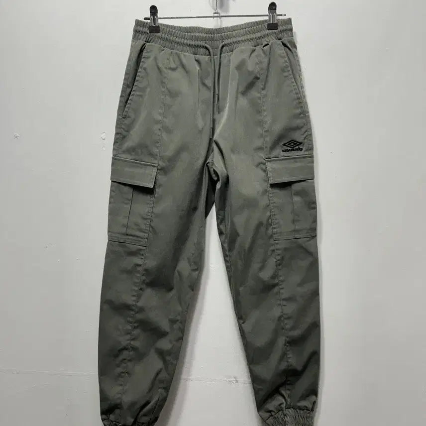 [SOLD OUT] 엄브로 카고 조거팬 그린 70
