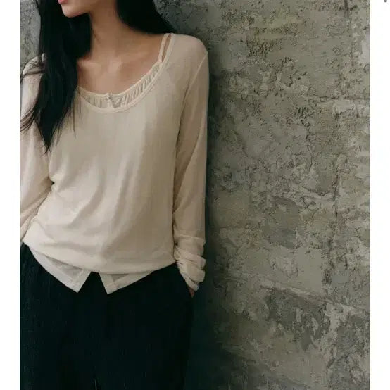 [SOLD OUT] <새상품> 유제 버튼 아이보리 레이어드 티셔츠/슬리브리스 8만원