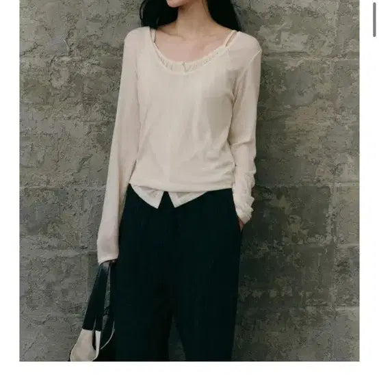 [SOLD OUT] <새상품> 유제 버튼 아이보리 레이어드 티셔츠/슬리브리스 8만원