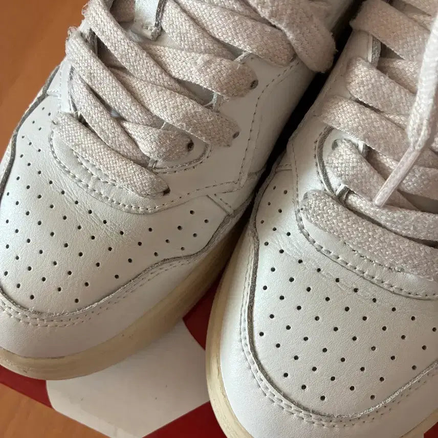 [BUNJANG] Autry Medalist Silver Tab Sneakers / 오트리메달리스트 실버탭38(정품)