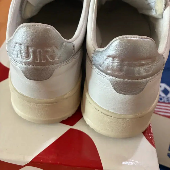 [BUNJANG] Autry Medalist Silver Tab Sneakers / 오트리메달리스트 실버탭38(정품)