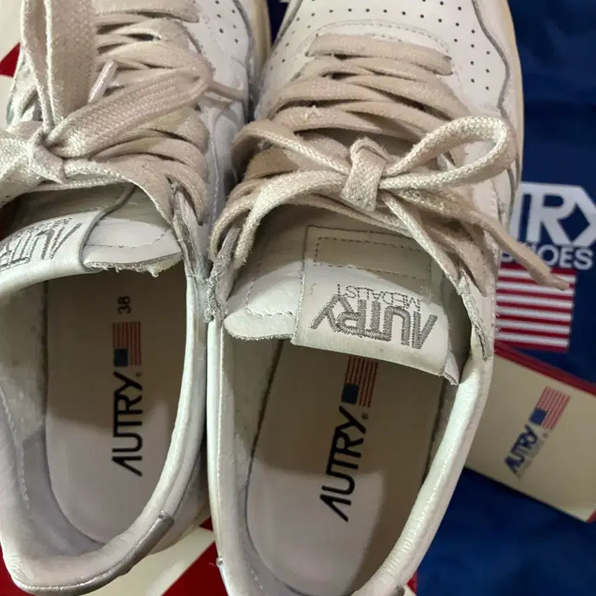 [BUNJANG] Autry Medalist Silver Tab Sneakers / 오트리메달리스트 실버탭38(정품)
