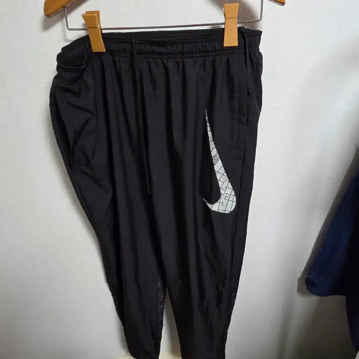 [SOLD OUT] 나이키 드라이핏 스우시 우븐 조거 팬츠 블랙 (XXL/95)