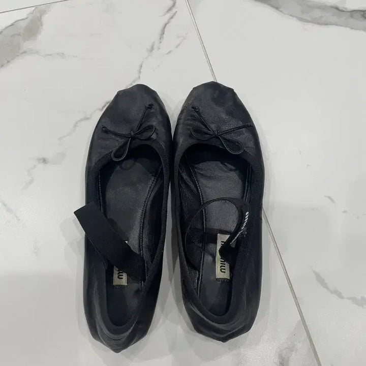 [SOLD OUT] [공홈/정품] 미우미우 발레리나 37(240)