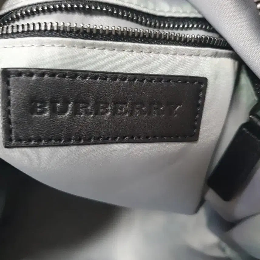 [BUNJANG] Burberry Nylon Check Tote Bag / 버버리 나일론 체크 토트백 /크로스백 컨디션 좋아요.