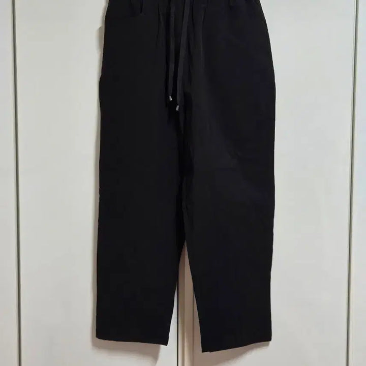 [SOLD OUT] 초경량 나일론 바스락 스트레이트 9부 팬츠 블랙 구66 새상품