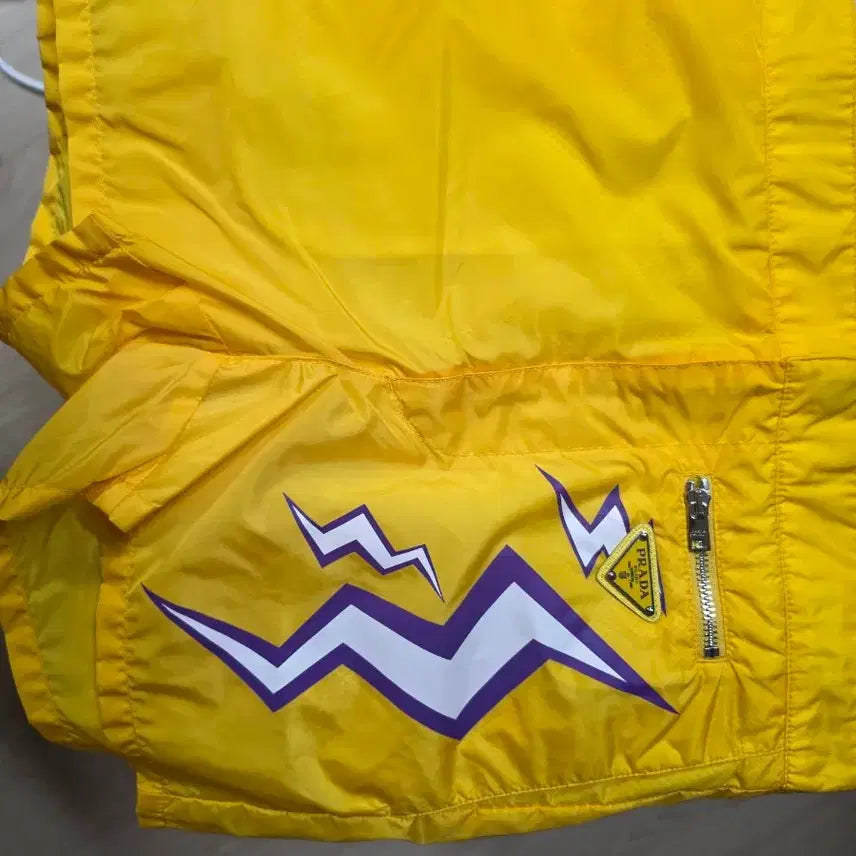 [BUNJANG] Prada Yellow Lightning Pattern Shorts / 프라다 옐로우 번개 패턴 쇼츠 반바지 공용 급매