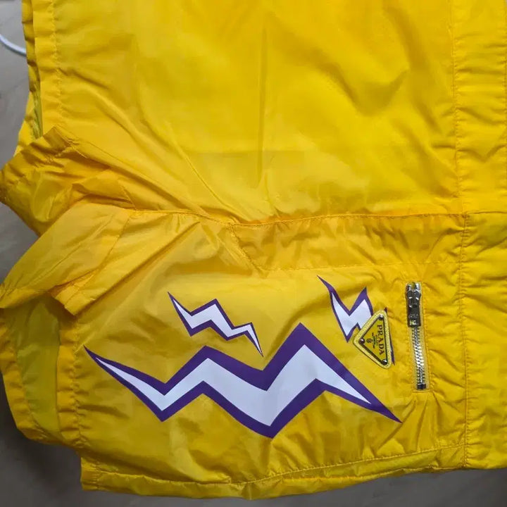 [BUNJANG] Prada Yellow Lightning Pattern Shorts / 프라다 옐로우 번개 패턴 쇼츠 반바지 공용 급매