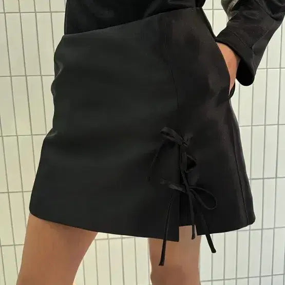 [BUNJANG] 드래곤블루스 새틴 블랙 리본 미니 스커트팬츠(새제품) S / 드래곤블루스 새틴 블랙 리본 미니 스커트팬츠(새제품) S