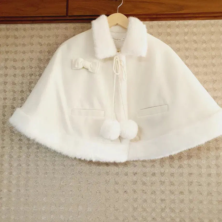 [BUNJANG] Ivory Fur Cape &amp; Skirt Set / 아이보리 퍼 망토 케이프 폼폼  &amp; 스커트 세트 히메갸루 라떼갸루 리즈리