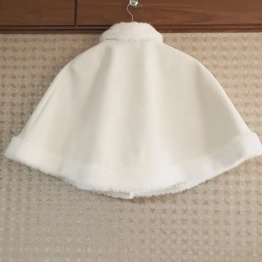 [BUNJANG] Ivory Fur Cape &amp; Skirt Set / 아이보리 퍼 망토 케이프 폼폼  &amp; 스커트 세트 히메갸루 라떼갸루 리즈리