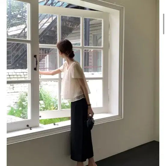 [BUNJANG] 여름 쉬폰 블라우스 블랙 퍼프 반팔 하객룩 소개팅룩 데이트룩 / 여름 쉬폰 블라우스 블랙 퍼프 반팔 하객룩 소개팅룩 데이트룩