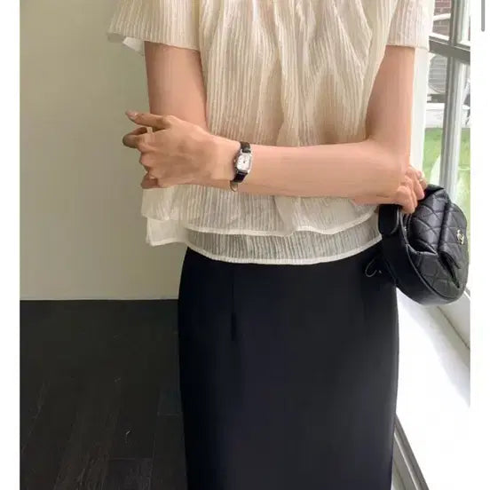[BUNJANG] 여름 쉬폰 블라우스 블랙 퍼프 반팔 하객룩 소개팅룩 데이트룩 / 여름 쉬폰 블라우스 블랙 퍼프 반팔 하객룩 소개팅룩 데이트룩