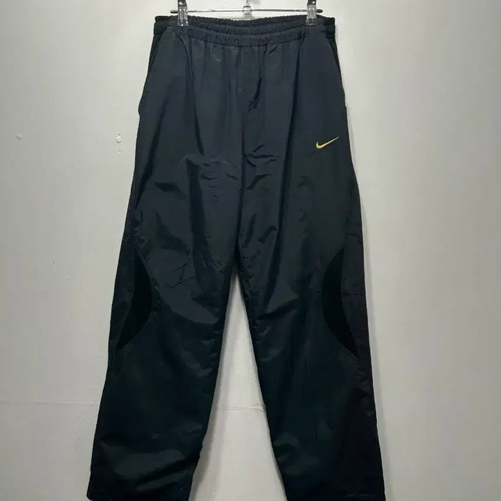[SOLD OUT] 100/ 나이키 블랙 바람막이 트레이닝 바지 토탈90