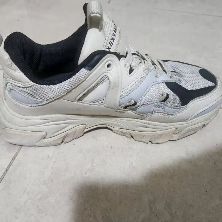[BUNJANG] Xexymix Sneakers White Black / 젝시믹스 운동화 화이트 블랙