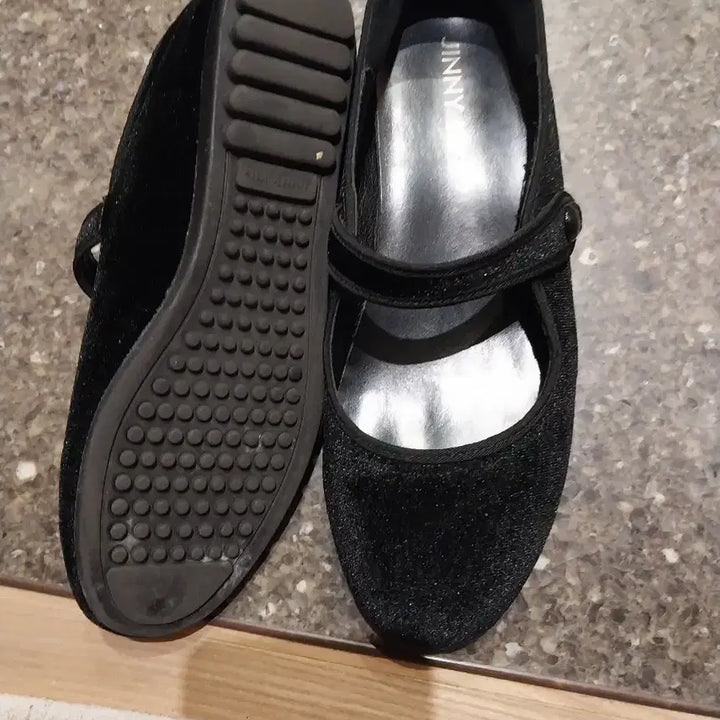 [BUNJANG] Jini Kim Black Mary Jane Shoes / 지니킴 펄감있는 블랙 메리제인슈즈 235
