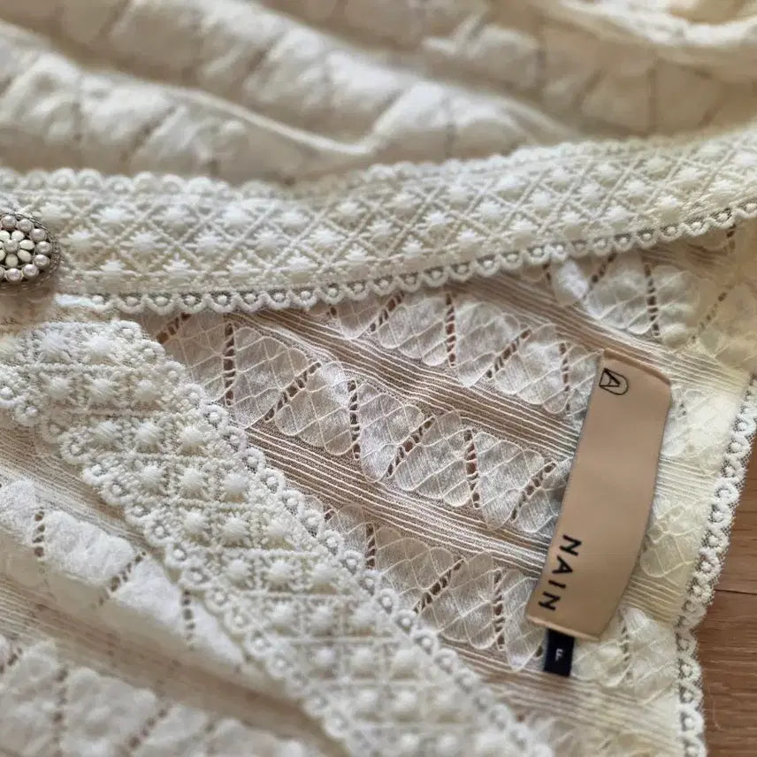 [BUNJANG] NAIN Lace V-Neck Knit &amp; It Michaa Skirt Set / NAIN 레이스 브이넥 니트 free 잇미샤 스커트 67-88 세트