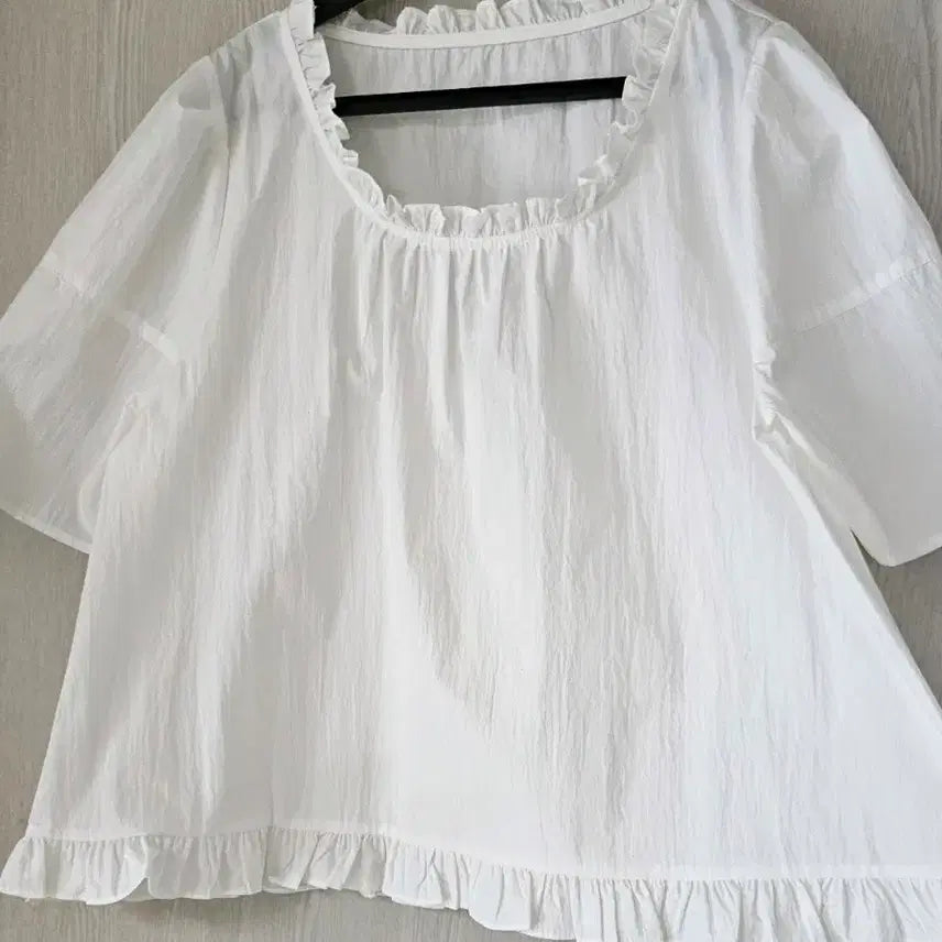 [BUNJANG] High-Quality Blouse / 고퀄 퍼프소매 화이트블라우스 새상품