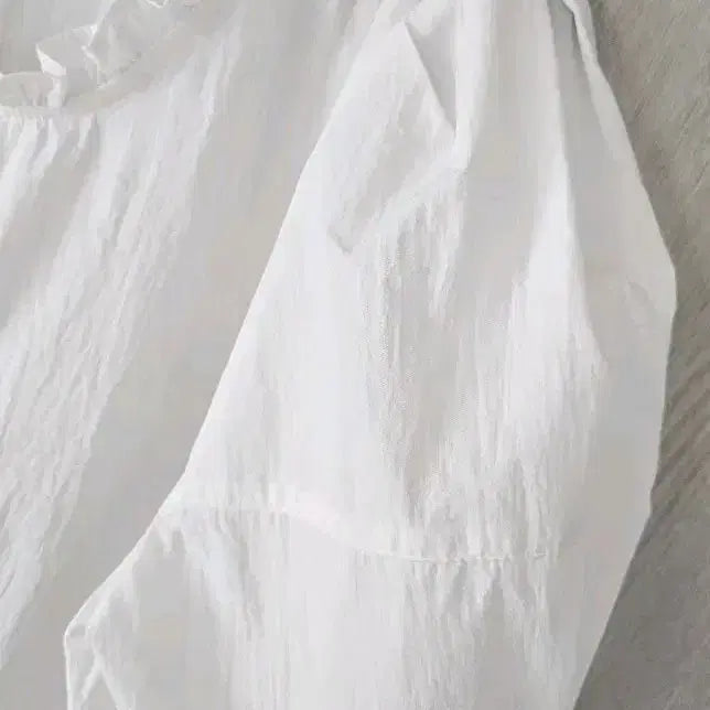 [BUNJANG] High-Quality Blouse / 고퀄 퍼프소매 화이트블라우스 새상품