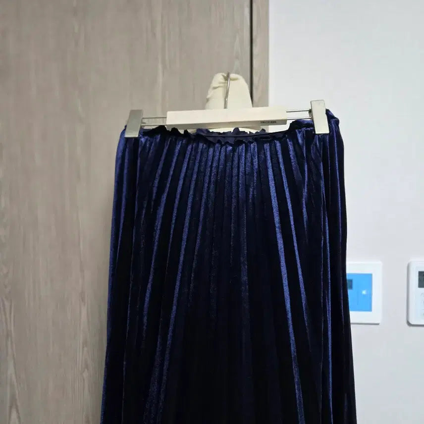 [BUNJANG] Satin Velvet Pleated Skirt Navy / 샤틴 벨벳 플리츠  스커트 네이비  밴딩