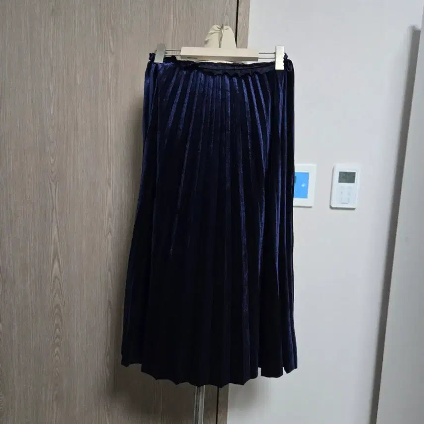 [BUNJANG] Satin Velvet Pleated Skirt Navy / 샤틴 벨벳 플리츠  스커트 네이비  밴딩