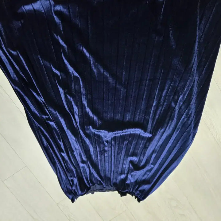 [BUNJANG] Satin Velvet Pleated Skirt Navy / 샤틴 벨벳 플리츠  스커트 네이비  밴딩