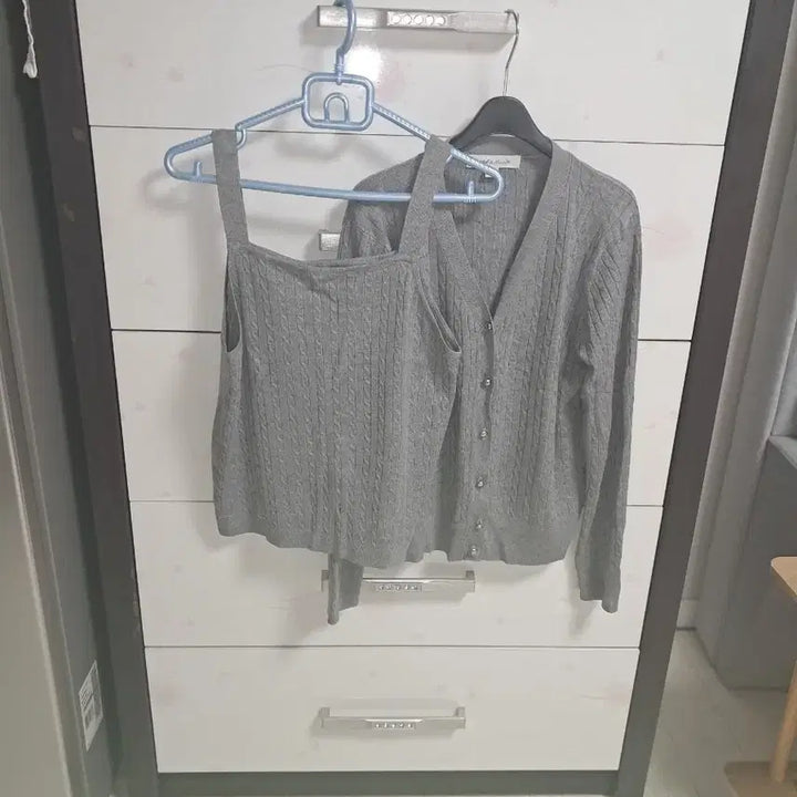 [BUNJANG] Gray Sleeveless Cardigan Set / 그레이나시가디건세트 새상품 66